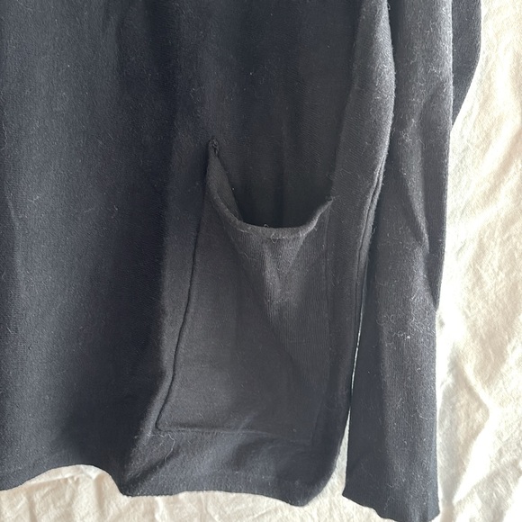 GUC black sweater with front pockets slightly oversized - Picture 3 of 6